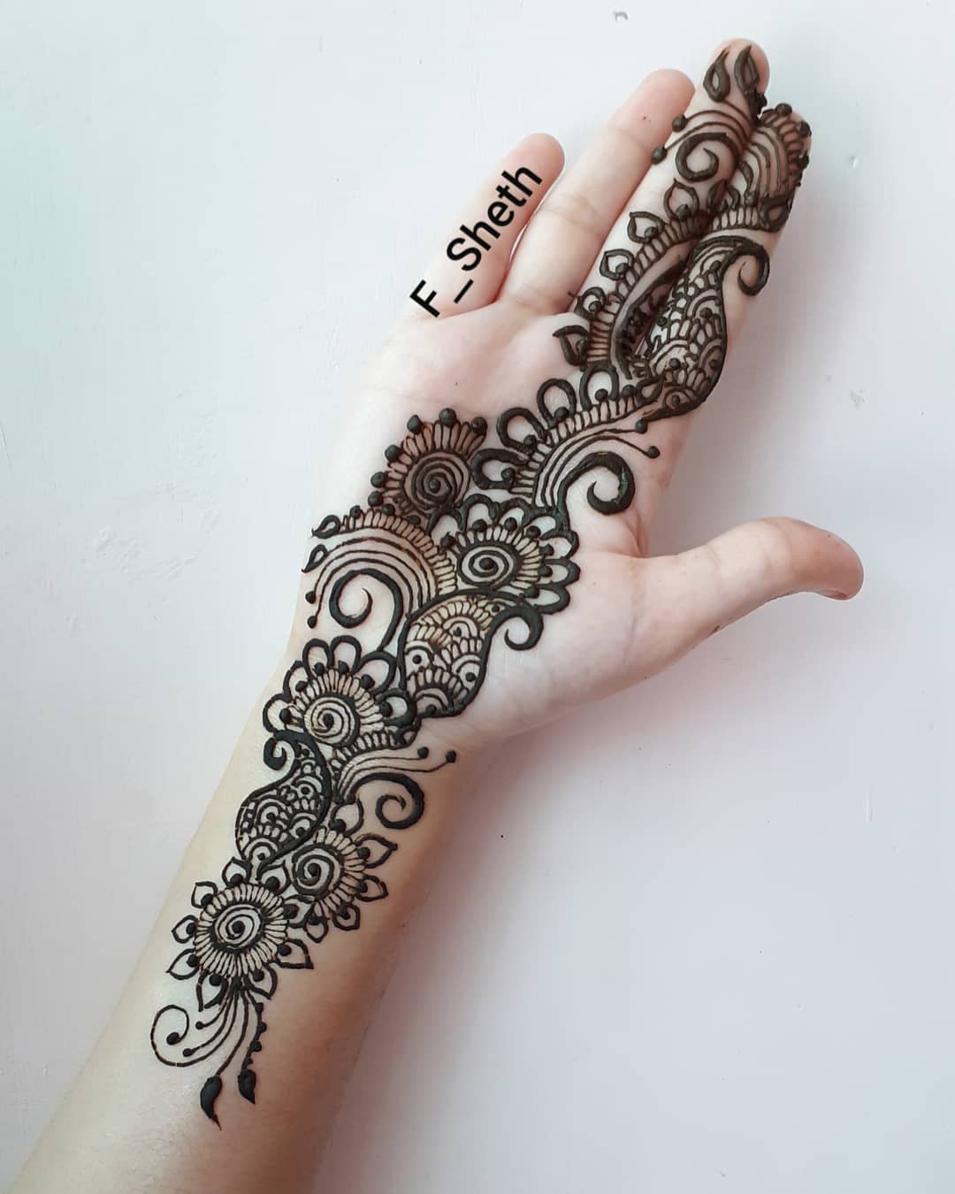 Arabic Mehndi Design for Front Hand (18) - K4 Fashion