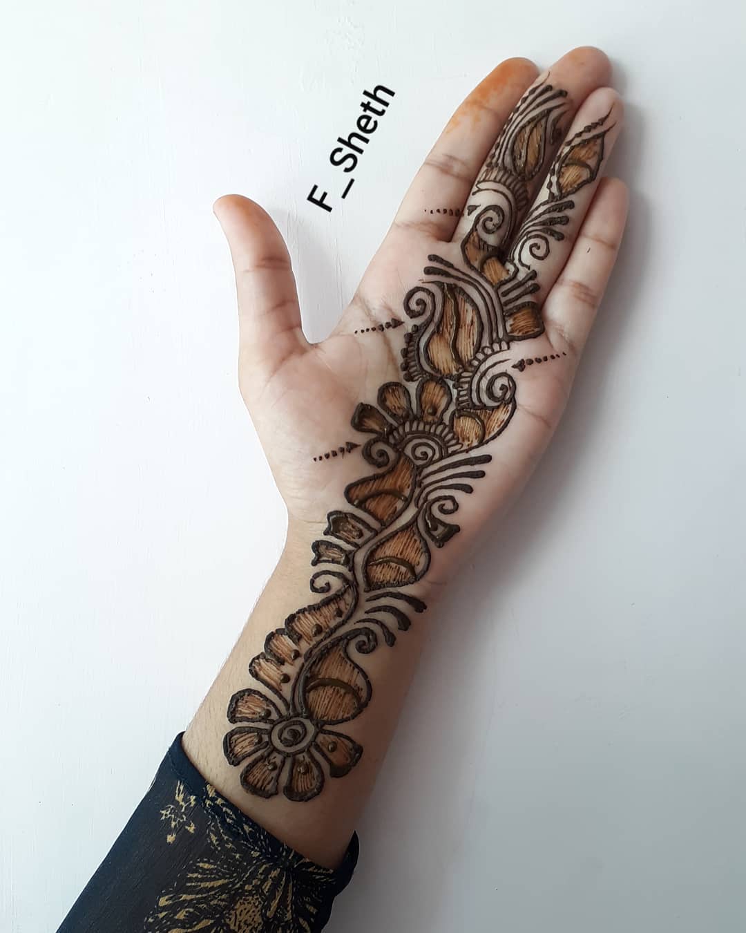 The Ultimate Collection of 999+ Latest Arabic Mehndi Design Images in ...