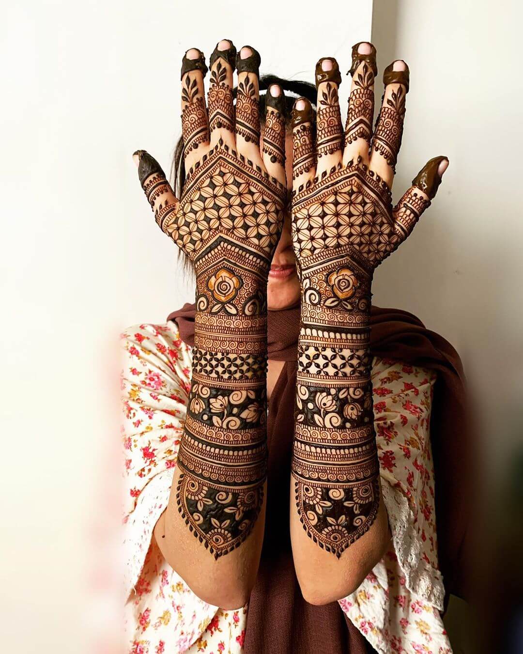Bridal Mehndi Designs For Front And Back Hands 22 