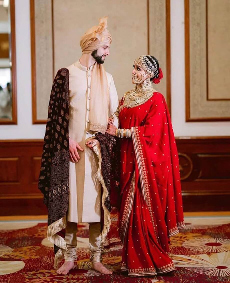 Indian Bride And Groom Wedding Outfit Color Combination - K4 Fashion