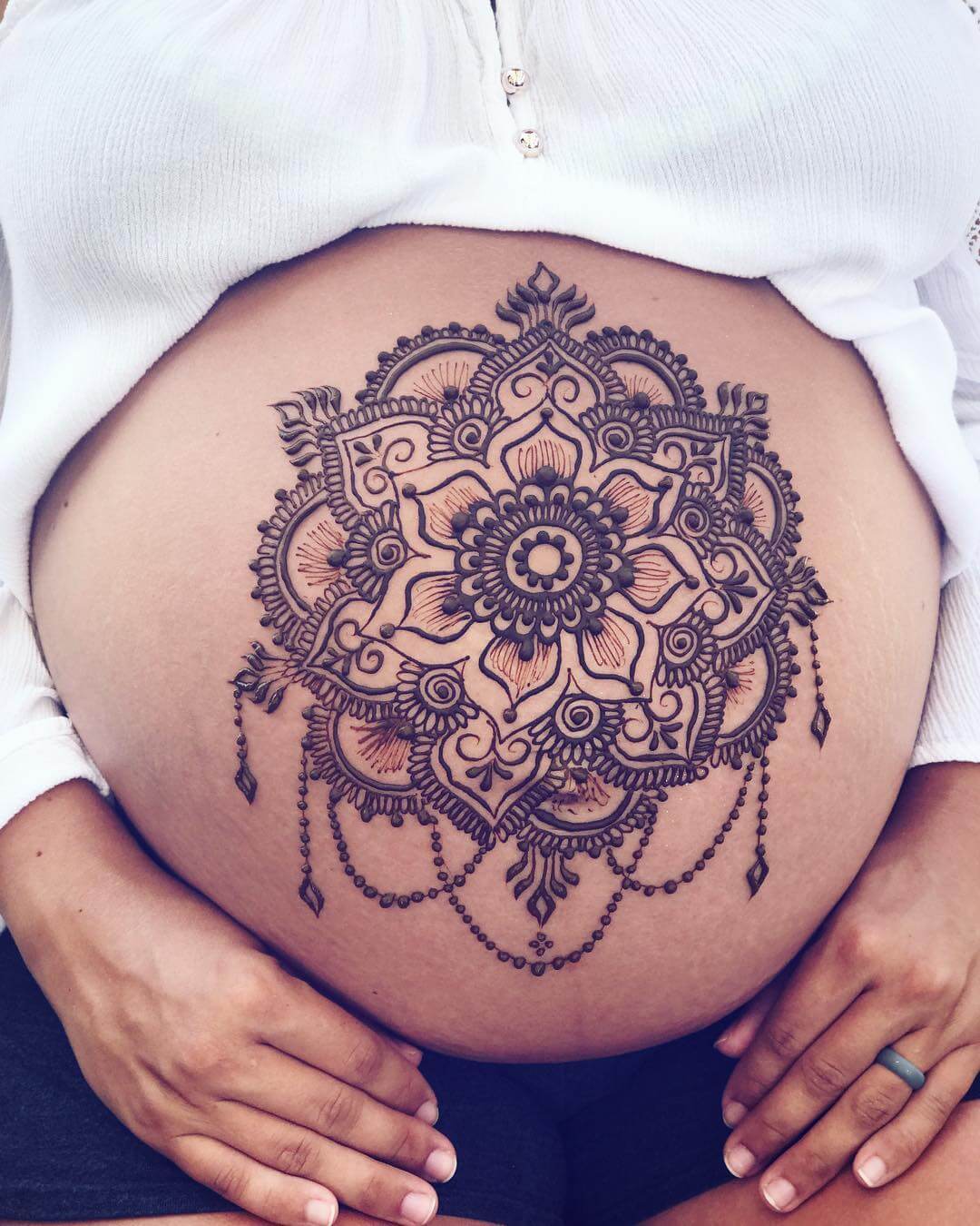 Pregnant belly henna  Henna tattoo designs Belly henna Pregnant belly