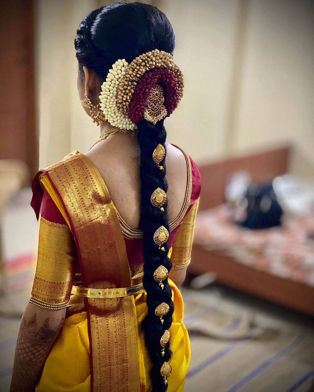 17 South Indian bridal hairstyles we dig  Get Inspiring Ideas for  Planning Your Perfect Wedding at fabweddings