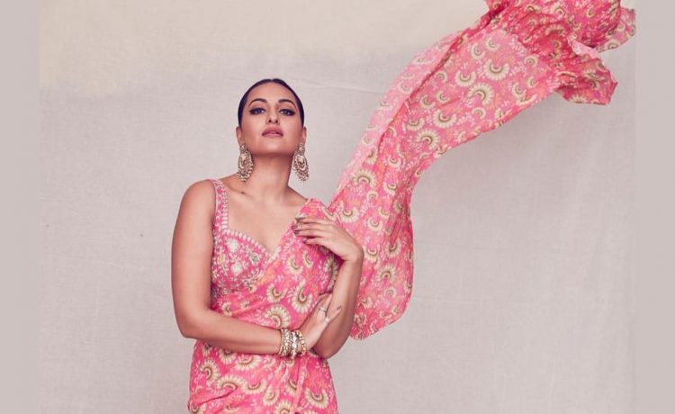 Sonakshi Sinhas Dresses Sarees Lehenga Jewellery And More K4 Fashion