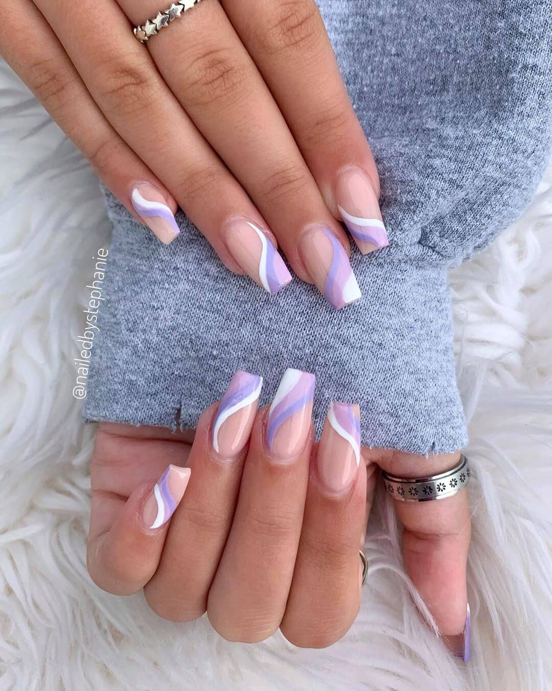18+ Light Purple And White Nails