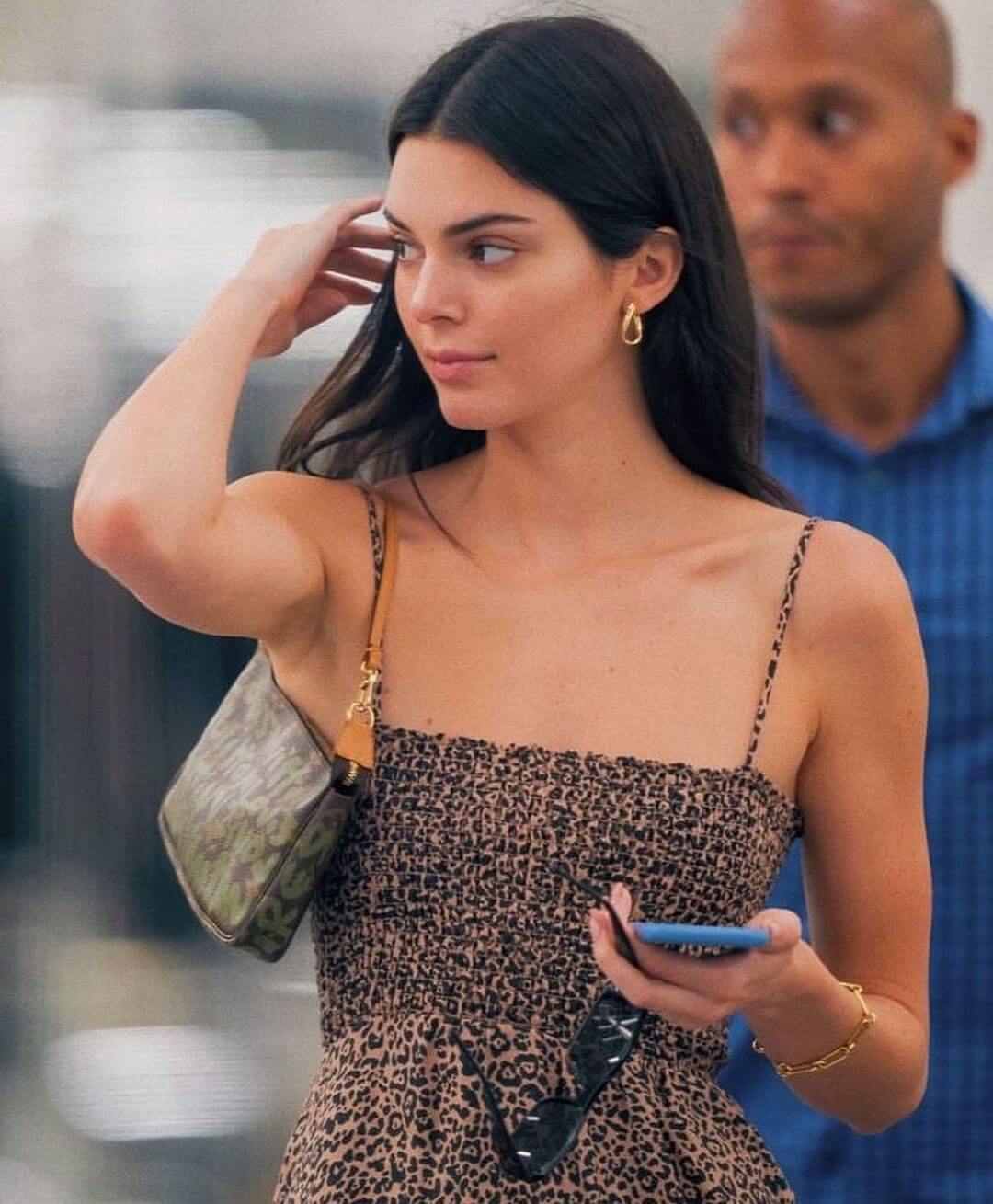 All Black Louis Vuitton Speedy  Kendall jenner outfits, Kendall