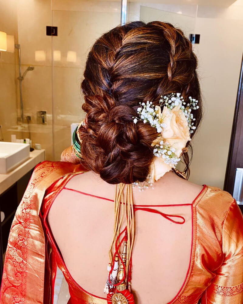 Cut Inc. By Poonam Lalwani - Akanksha looking so dreamy on her red paithani  saree. Hair and makeup @makeupbypoonamlalwani Lashes - Selena  @csessentialsindia #makeuplook #eyemakeup #bride #bridal #paithani #saree  #goldandred #fierce #portraits #