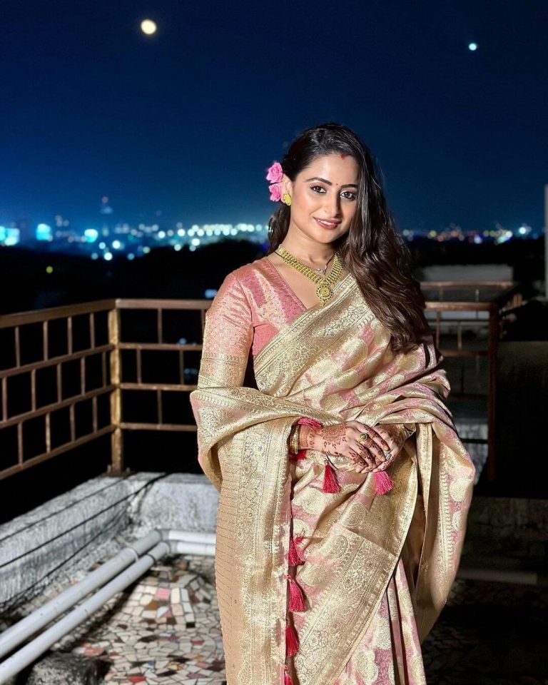 Aishwarya's Glamorous Look In Glossy Saree - Neil Bhatt And Aishwarya ...
