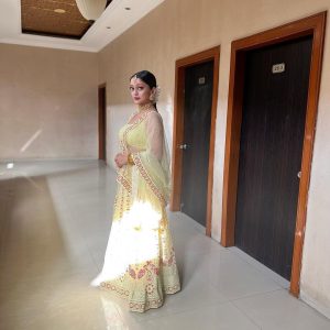 300px x 300px - Manasi Naik Ethnic, Western Outfits And Looks - K4 Fashion