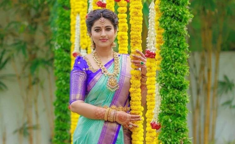 Sneha Enticing Show In Traditional Saree  Sneha Enticing Show In  Traditional Saree  Tupaki Telugu