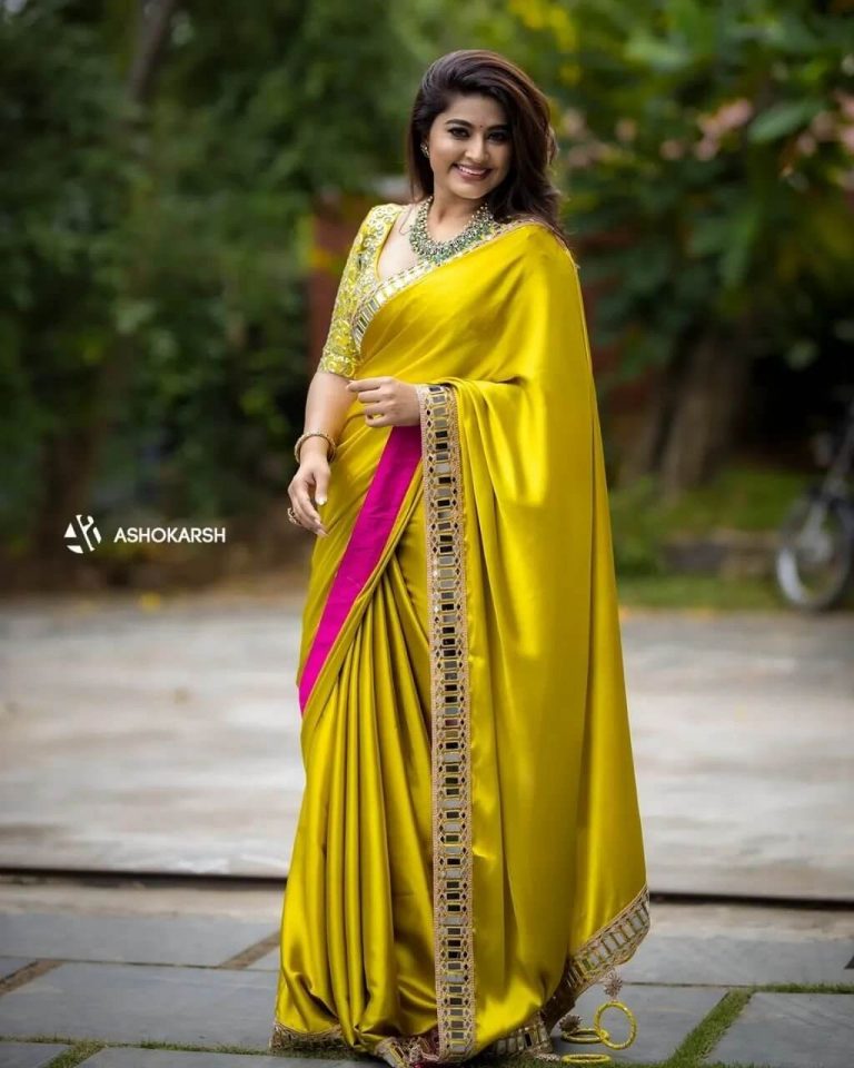Sneha Stunning Traditional Looks And Outfits - K4 Fashion