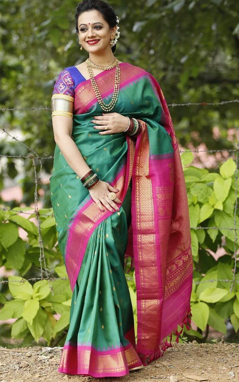 813px x 1299px - Spruha-Joshi-In-Green-&-Pink-Silk-Saree-Paired-With-Purple-&-Pink-Blouse -  K4 Fashion