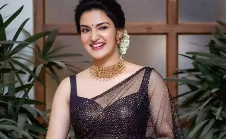Mallu Actors Honey Rose Sex - Honey Rose In Traditional Outfits And Looks - K4 Fashion