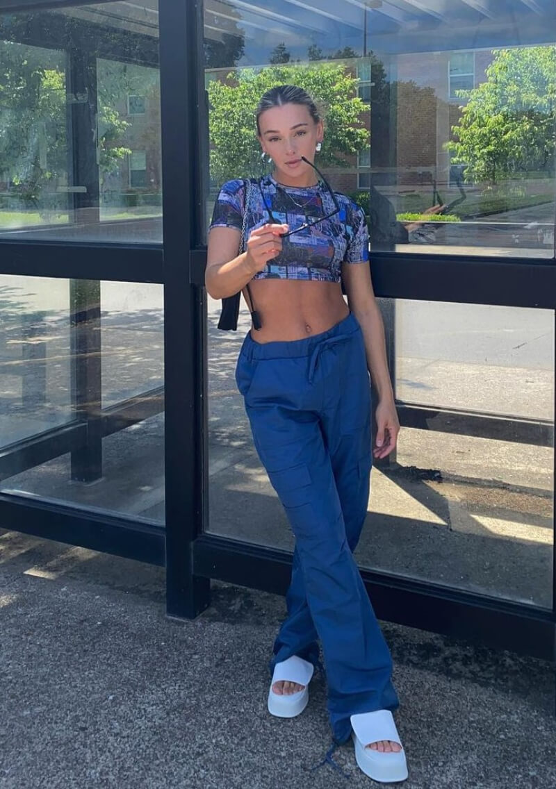 Jessica Stockstill In Blue Printed Crop Top With Pants