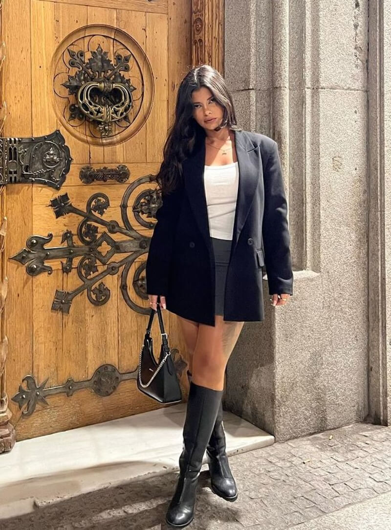 Leidy Pinto in Black Long Blazer With Mini Skirt