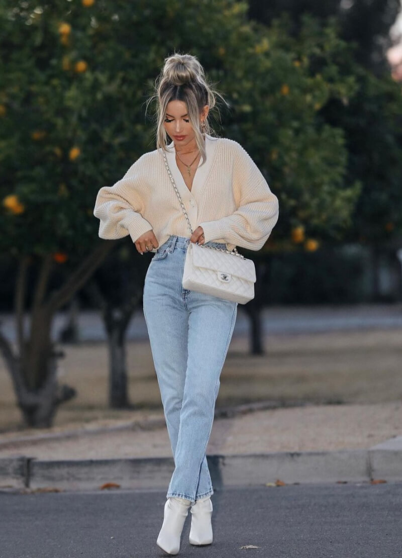 Shanda Rogers In Off White Woven Top With Denim Jeans