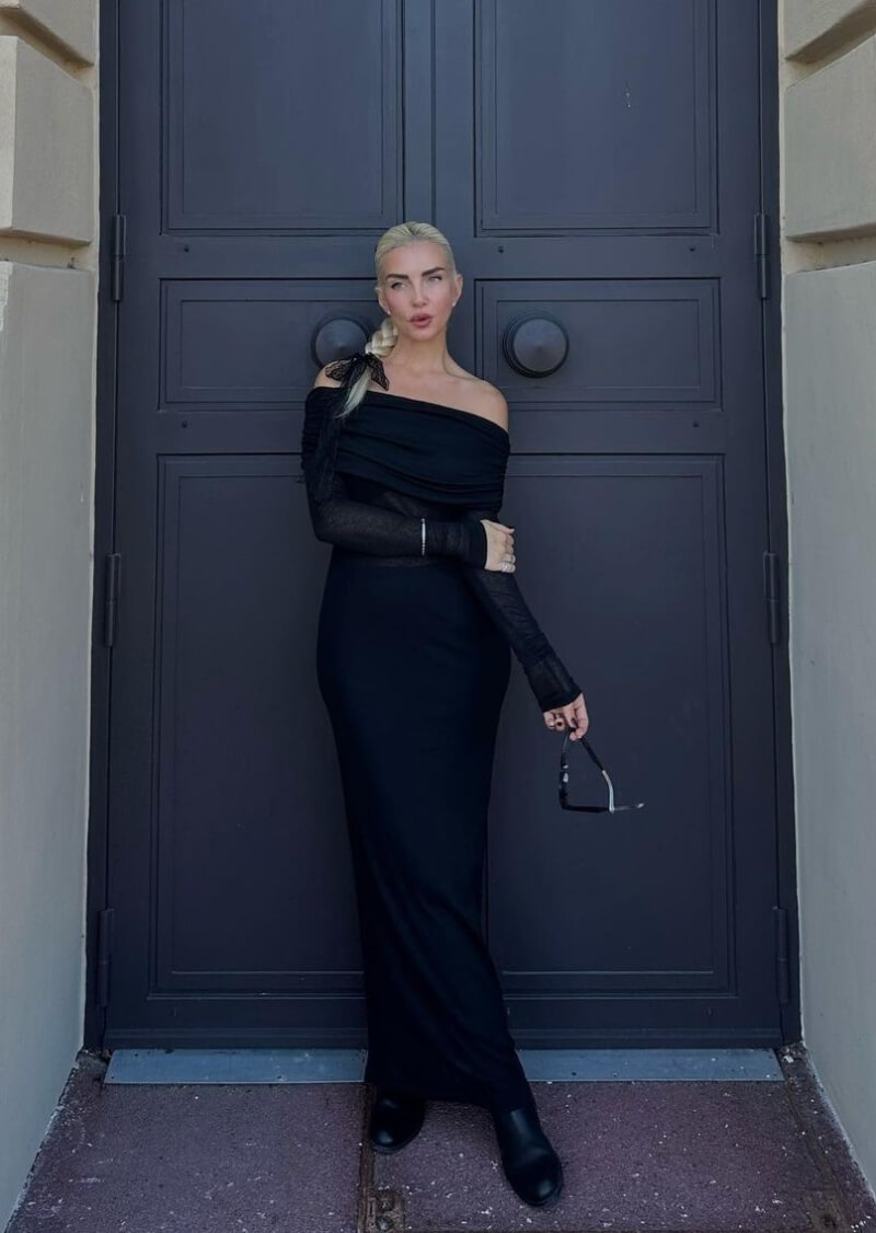 Antoniya Toneva  In Black Full Sleeves Bodycon Dress