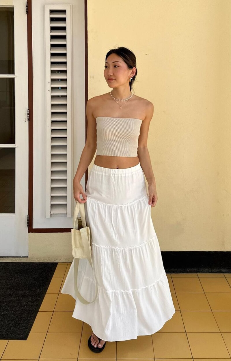Yuyan In Tube Top With White Frill Skirt Outfit