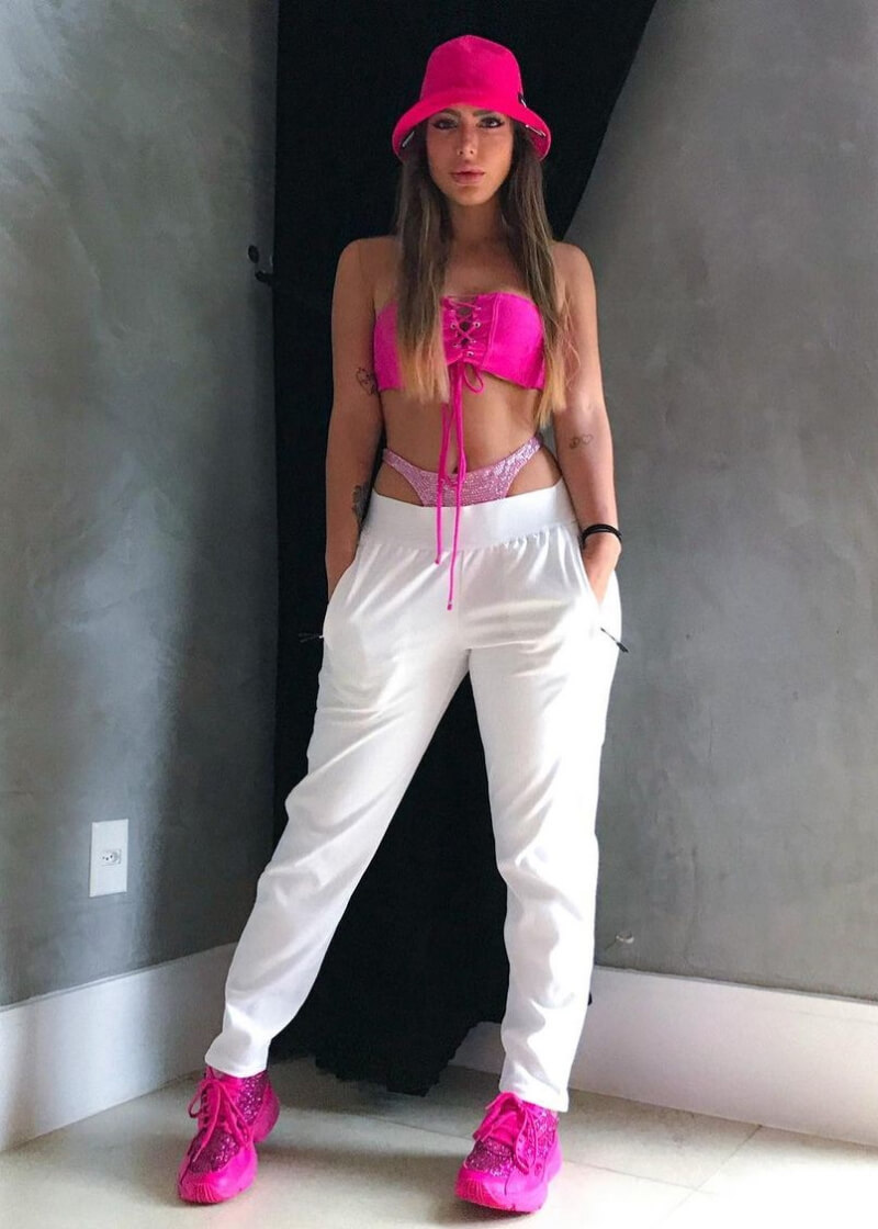 Debora Moura In Pink Tube Top With Pants