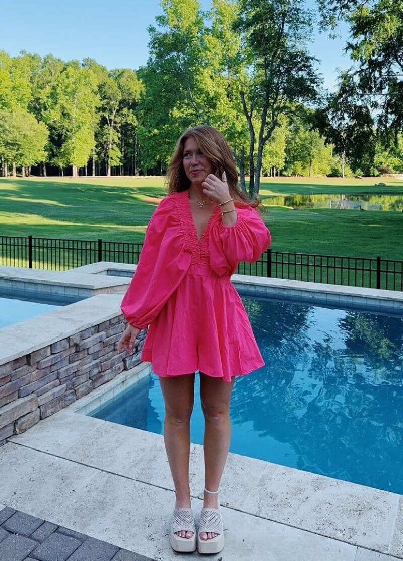 Lauren Loveless In Pink Baggy Sleeves Short Dress