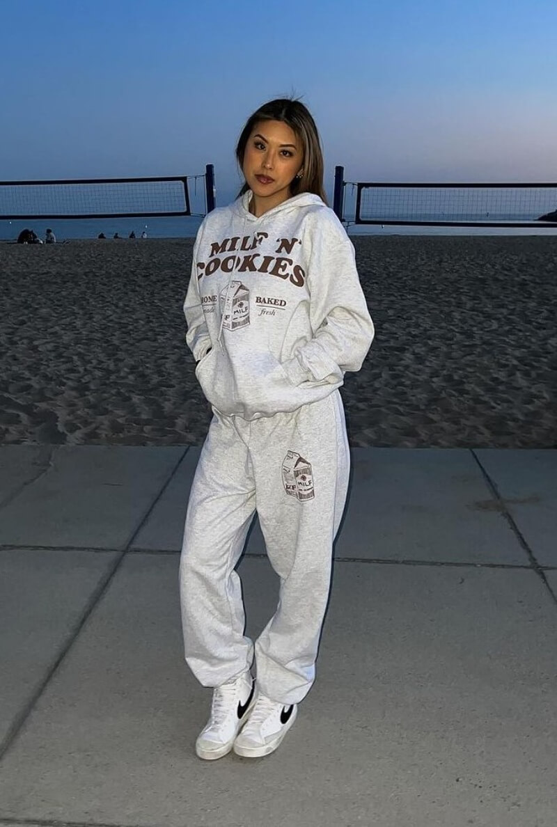Xomelrous In White Pullover With Jogger Pants