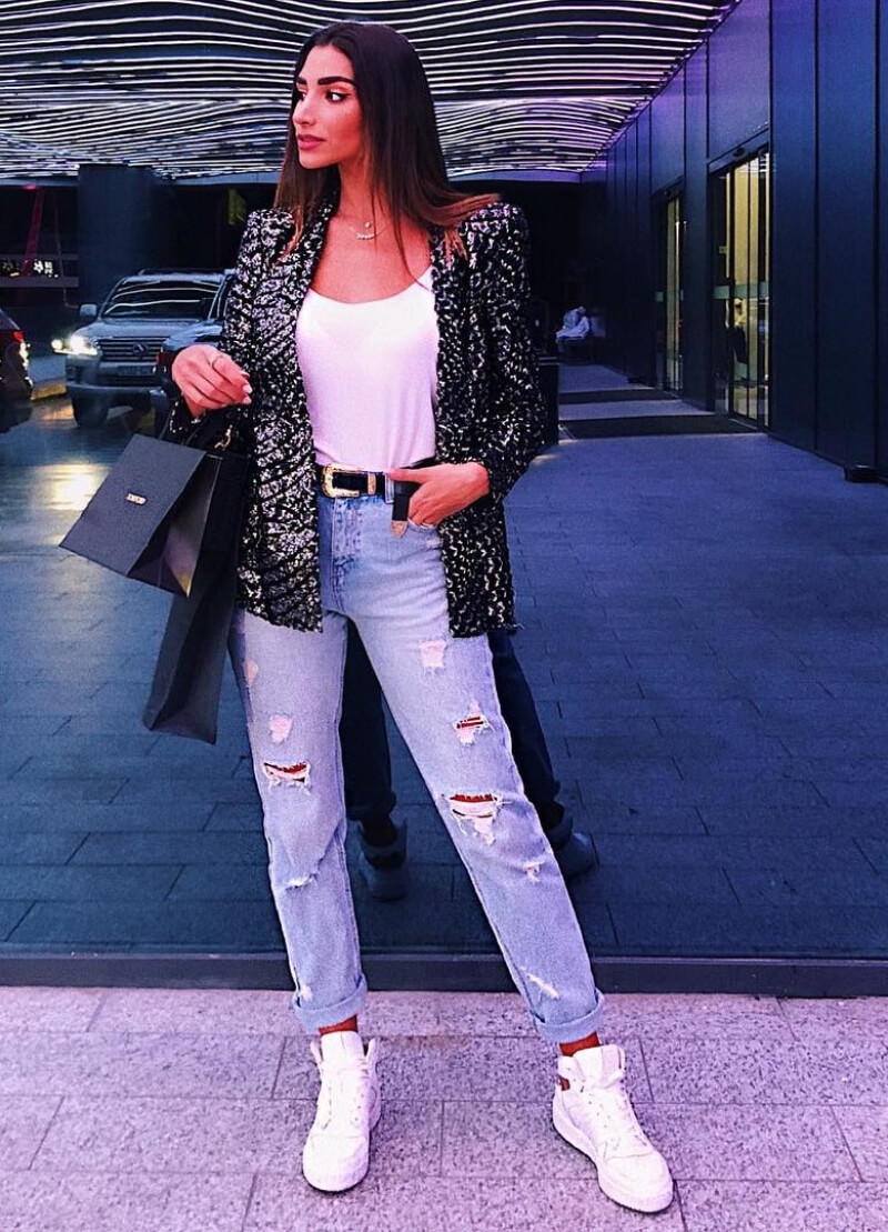 Daniella Debies In Black Shimmery Blazer With Ripped Jeans
