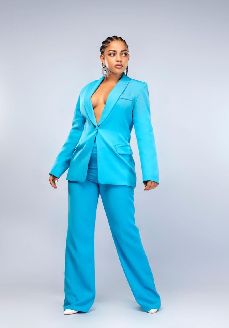 Fahyvanny In a Blue Blazer With Pants